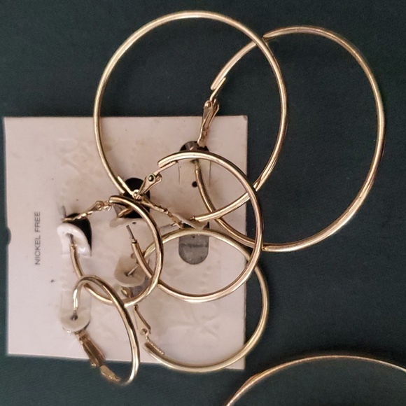 4 Pairs Gold Tone Hoops - Picture 3 of 3